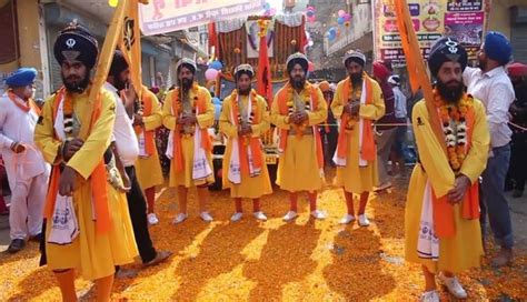 Guru Nanak Jayanti 2018: Check out why Sikh celebrates the festival of ‘Gurpurab’ | Catch News