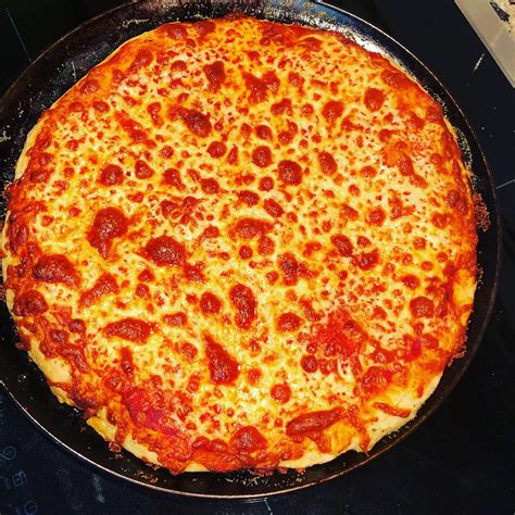 [Homemade] Cheese Pizza | Homemade cheese, Homemade cheese pizza, Food