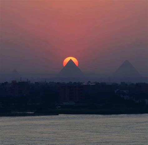 Sunset behind Pyramids of Giza, Egypt 😍 : r/EgyptPics