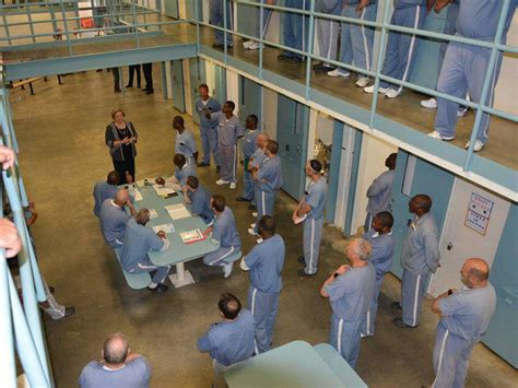 Health Care Costs Continue To Rise In Florida Prisons - Health - Local News - 90.7 WMFE