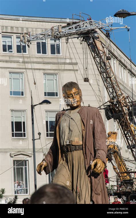 Royal de Luxe - Liverpool Giants Stock Photo - Alamy