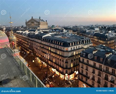 Paris editorial image. Image of evening, architecture - 84616655