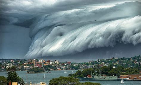 Breathtaking “Cloud Tsunami” Rolls Over Sydney | Bored Panda