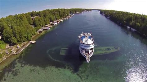 Great Blue Heron over the shipwrecks in Tobermory, Canada. - YouTube