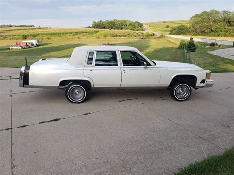 1989 Cadillac Brougham lowrider Sedan White RWD Automatic for sale