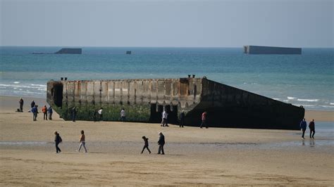 D-Day memorial jump honors Normandy military action of 75 years ago