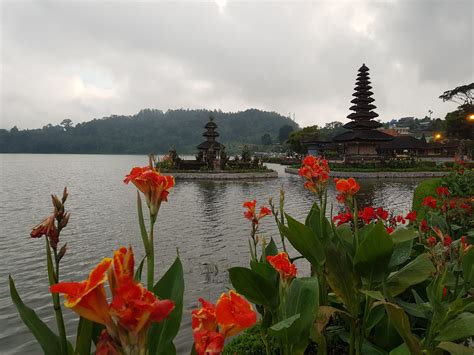 Ulun Danu Beratan Temple: A Must-Visit for History and Nature ...