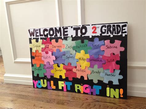 Second grade welcome bulletin board - get each student to decorate their puzzle … | Back to ...