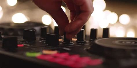 Pioneer DDJ-200 Review - Is the DDJ 200 Worth It?