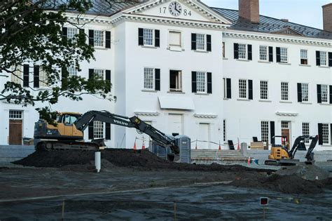 Construction to continue inside Dartmouth Hall during Commencement ...