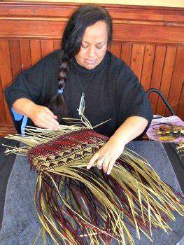 Māori Flax Weaving - For Visitors To New Zealand