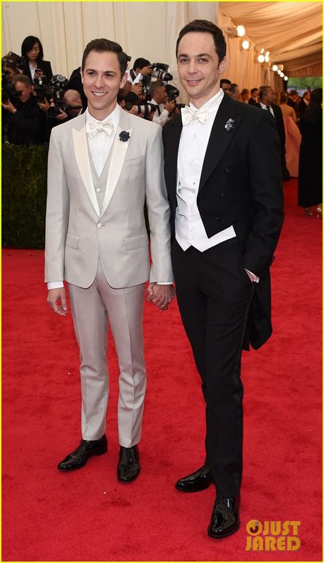 Jim Parsons & Partner Todd Spiewak Hold Hands on Met Ball 2014 Red Carpet: Photo 3106426 | Jim ...