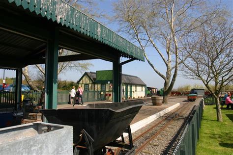 Evesham Vale Light Railway © Mike Dodman cc-by-sa/2.0 :: Geograph Britain and Ireland