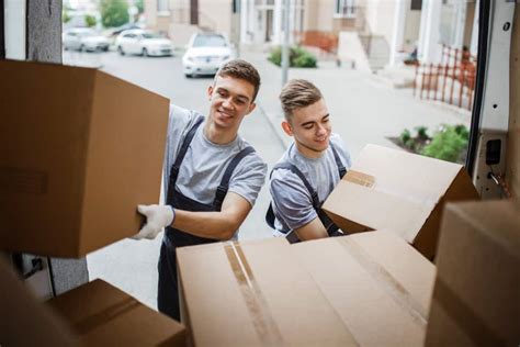 What Do Movers Need to Know About Moving Plans? | ApartmentGuide.com