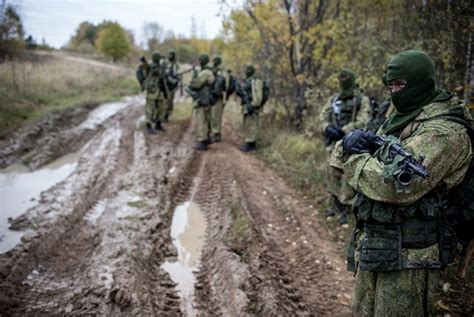 Intense Action Shots Of The Russian Army Training (30 pics)