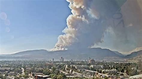 Video: Time lapse shows progress of wildfire threatening Kelowna, B.C. - The Globe and Mail