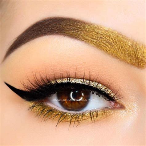 Eye Makeup Tips - How to Wear Gold Eye Shadow