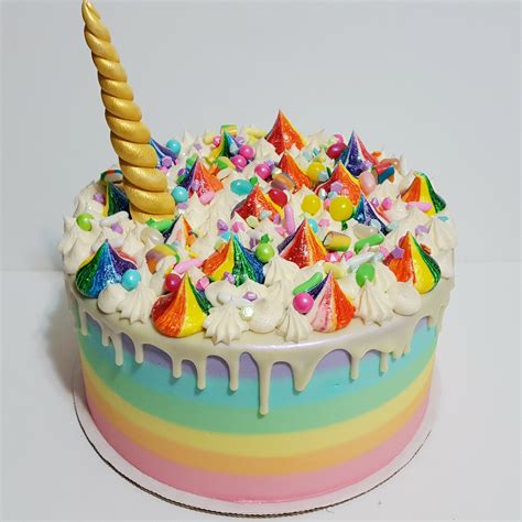 [OC] Rainbow unicorn cake : food