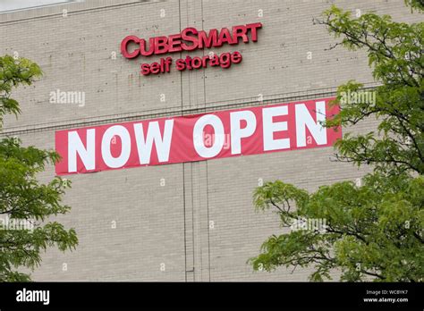 Cubesmart logo hi-res stock photography and images - Alamy