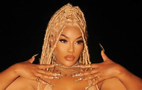 Stefflon Don previews debut album with new single 'Move It'