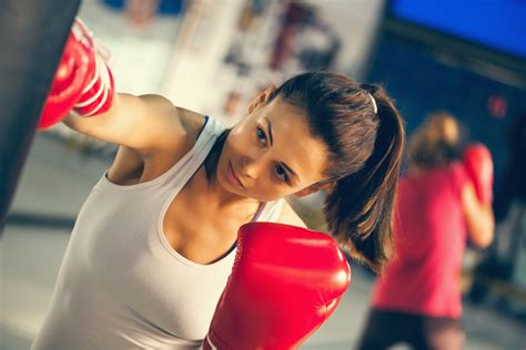 Female Boxer At Training – SportSite2001