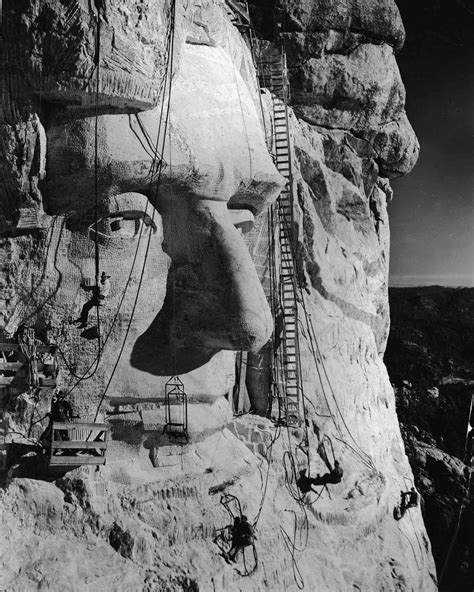 Rare Photographs Document the Carving the Iconic Mount Rushmore, 1927 ...