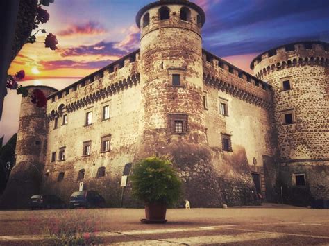 Castello di Vasanello, un fine settimane di visite con guida in abiti ...