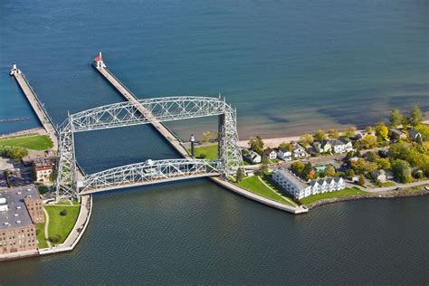 Duluth waterfront hotel in Duluth MN Canal Park offers spectacular ...