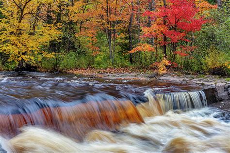 Lake Of The Clouds In Autumn Photograph by Chuck Haney - Fine Art America