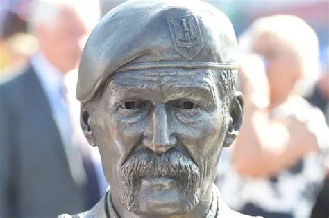 Memorial unveiled in Scots town in honour of former SAS soldier John McAleese - Daily Record