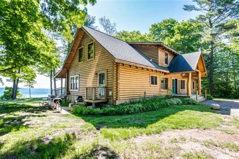 11 Cozy Pet-Friendly Cabin Rentals in Michigan - Territory Supply