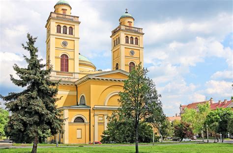 Eger Basilica - Eger tourism - ViaMichelin