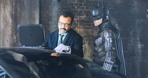 The Batman Footage Reveals New Look at Commissioner Gordon and the Dark ...