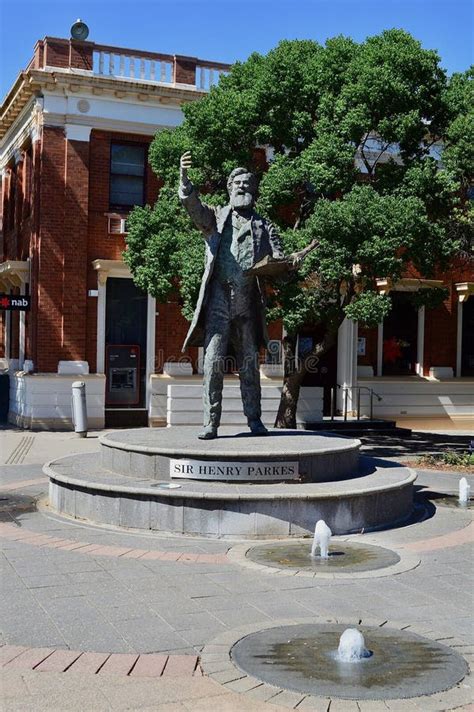 A Statue of Sir Henry Parkes in Town of Parkes Editorial Photography ...