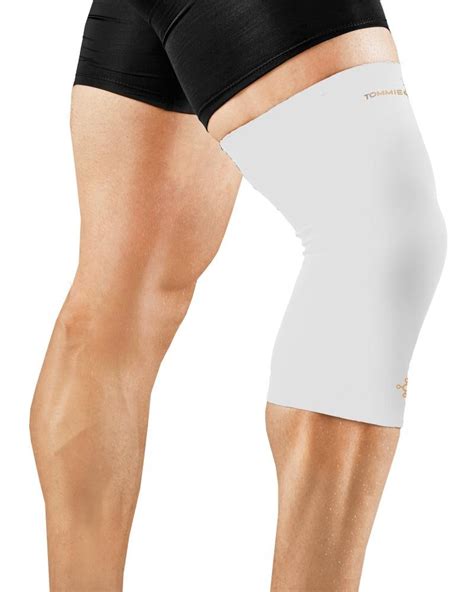 7 Best Knee Sleeves Used During And After Workouts