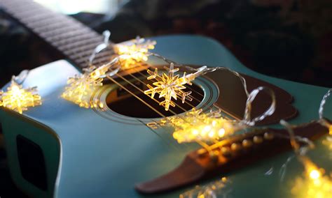 25 Best Country Christmas Songs: Essentials For Your Holiday Playlist ...