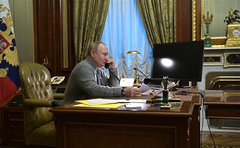 Vladimir Putin spoke on the phone with participants in the New Year Tree of Wishes campaign ...