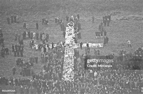 Aberfan Cemetery Photos and Premium High Res Pictures - Getty Images