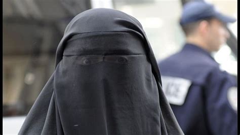 Hombre vestido con burka roba casi 1 millón de dólares en joyas en ...