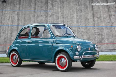 Ist er nicht niedlich? Mit seiner eleganten Farbe überzeugte der Fiat ...