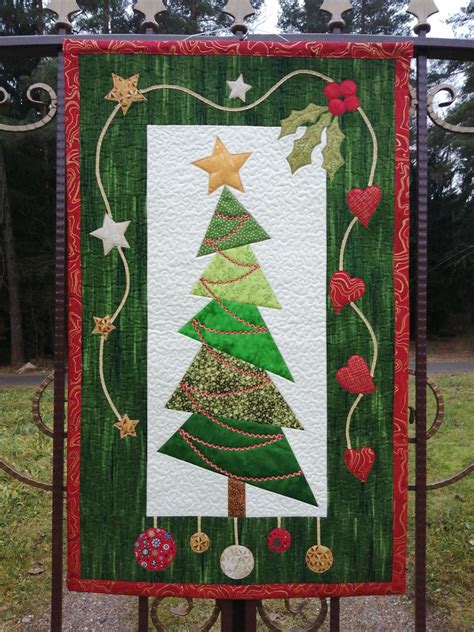 Christmas tree wall quilt, Christmas quilted wall hanging | Christmas ...