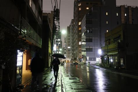 Night shot of rainy Tokyo : r/japanpics