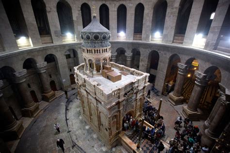 When the Sacred Tomb of Jesus Was Opened For the First Time in ...