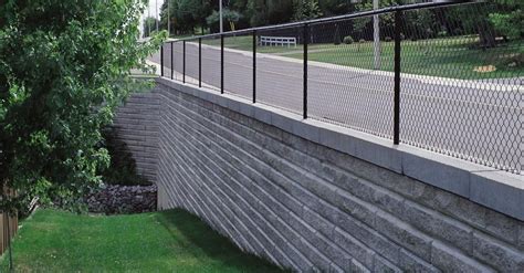 Reinforced concrete wall - SIENASTONE® - UNILOCK - prefab / foundation