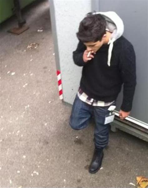 Zayn Malik Spotted Smoking ~ DISNEY STAR UNIVERSE