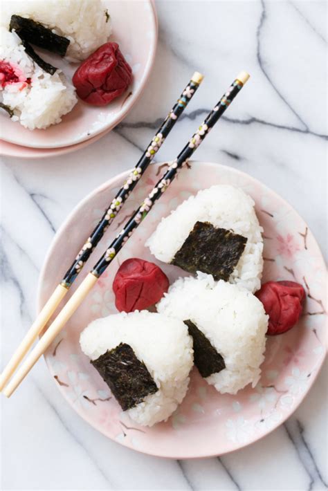 Japanese Onigiri Rice Ball : A Guide On Why Is Onigiri A Triangle? – Experiences