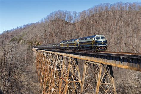 CSX Santa Train Returns to Clinchfield Country - Railfan & Railroad Magazine