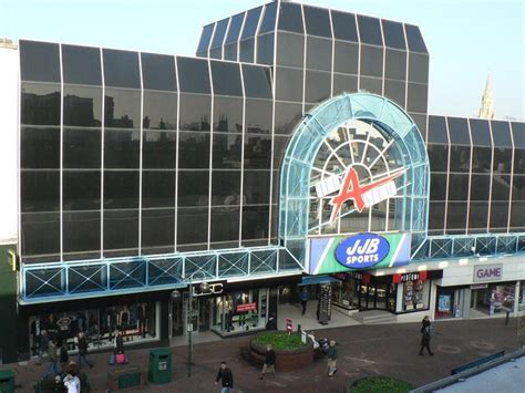 Bournemouth: The Avenue shopping arcade © Chris Downer cc-by-sa/2.0 ...