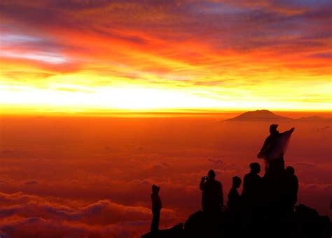 Menikmati Keindahan Gunung Merapi