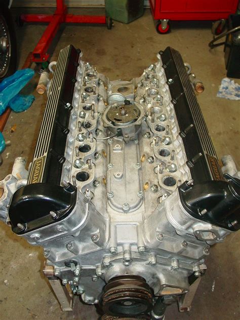 Photos - rebuilding the Jag V12